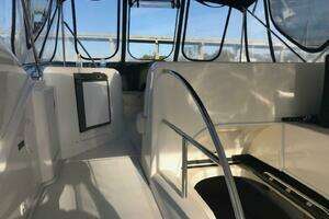 2004 Meridian 459 Motoryacht thumbnail 10