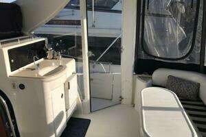 2004 Meridian 459 Motoryacht thumbnail 9
