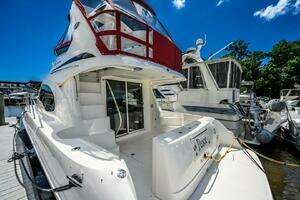 2005 Sea Ray 420 Sedan Bridge thumbnail 12