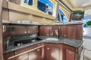 2005 Sea Ray 420 Sedan Bridge thumbnail 19