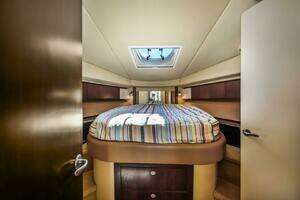 2005 Sea Ray 420 Sedan Bridge thumbnail 22