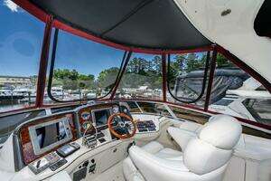 2005 Sea Ray 420 Sedan Bridge thumbnail 9