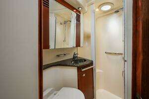 2005 Sea Ray 420 Sedan Bridge thumbnail 23