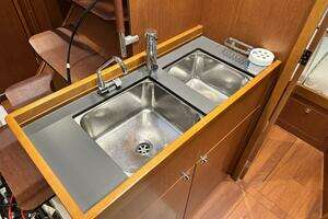 2014 Beneteau Oceanis 48 thumbnail 27