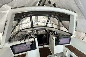 2014 Beneteau Oceanis 48 thumbnail 16