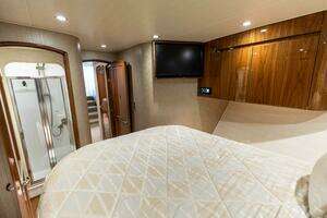 2018 Viking 62 Convertible thumbnail 18