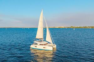42ft Lagoon Yacht For Sale