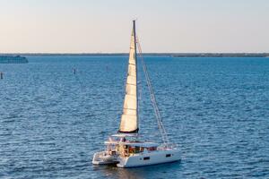 42ft Lagoon Yacht For Sale