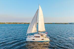 42ft Lagoon Yacht For Sale