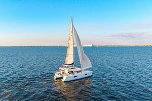 42ft Lagoon Yacht For Sale