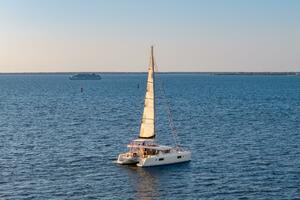42ft Lagoon Yacht For Sale