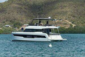 2024 Fountaine Pajot MY5 thumbnail 1