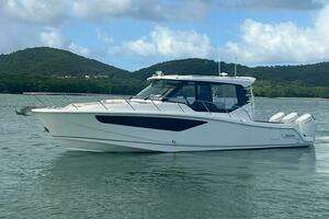 2022 Boston Whaler Conquest 405 thumbnail 2