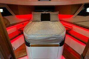 2022 Boston Whaler Conquest 405 thumbnail 24