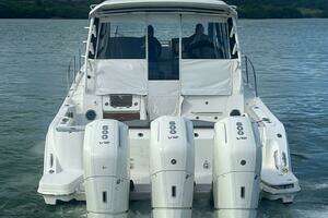 2022 Boston Whaler Conquest 405 thumbnail 3