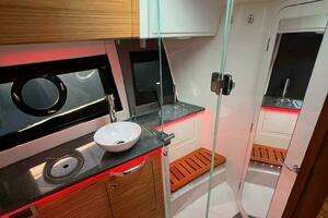 2022 Boston Whaler Conquest 405 thumbnail 17