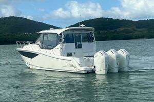 2022 Boston Whaler Conquest 405 thumbnail 4