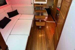 2022 Boston Whaler Conquest 405 thumbnail 22