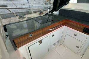 2022 Boston Whaler Conquest 405 thumbnail 15