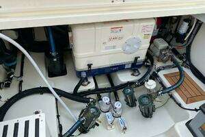 2022 Boston Whaler Conquest 405 thumbnail 28
