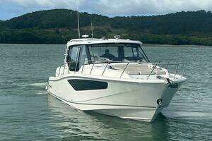 2022 Boston Whaler Conquest 405 thumbnail 6