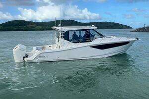 2022 Boston Whaler Conquest 405 thumbnail 1