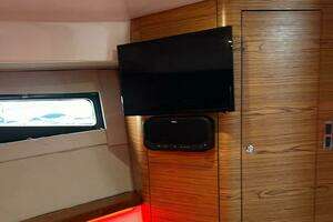 2022 Boston Whaler Conquest 405 thumbnail 18