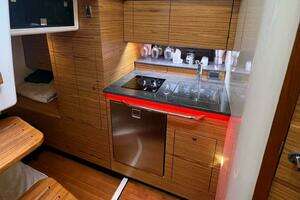 2022 Boston Whaler Conquest 405 thumbnail 16