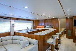 2019 Viking 80 Convertible thumbnail 7