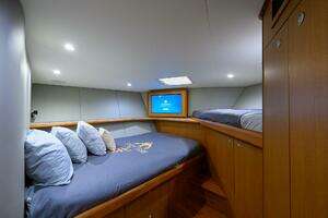 2001 Viking 61 Convertible thumbnail 13