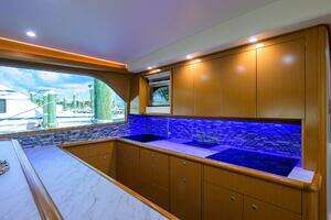 2001 Viking 61 Convertible thumbnail 10