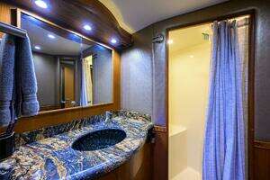 2001 Viking 61 Convertible thumbnail 12
