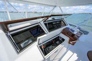 2001 Viking 61 Convertible thumbnail 21