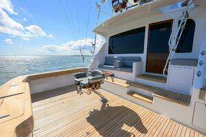 2001 Viking 61 Convertible thumbnail 18