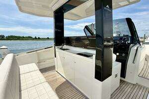 2023 Astondoa 377 Coupe Outboard thumbnail 19