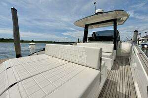 2023 Astondoa 377 Coupe Outboard thumbnail 14