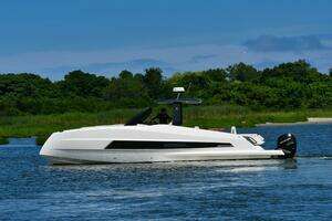 2023 Astondoa 377 Coupe Outboard thumbnail 5