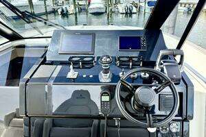 2023 Astondoa 377 Coupe Outboard thumbnail 25