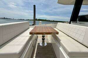 2023 Astondoa 377 Coupe Outboard thumbnail 17