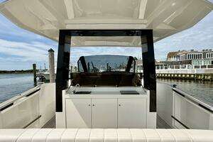 2023 Astondoa 377 Coupe Outboard thumbnail 20