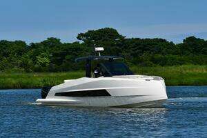 2023 Astondoa 377 Coupe Outboard thumbnail 10