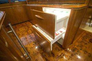 2000 Merritt 80 Sportfish thumbnail 36