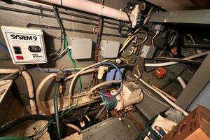 1980 Hatteras 58 MY thumbnail 64