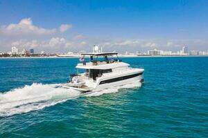 2022 Fountaine Pajot MY6 thumbnail 3