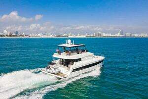 2022 Fountaine Pajot MY6 thumbnail 2