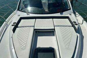 2018 Cruisers Yachts 42 Cantius thumbnail 16