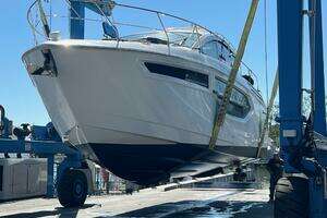 2018 Cruisers Yachts 42 Cantius thumbnail 4