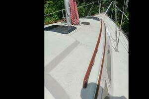 1977 Islander 28 thumbnail 8