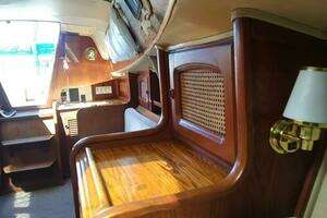 1977 Islander 28 thumbnail 14