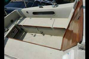 1977 Islander 28 thumbnail 6